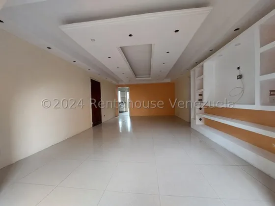 Venta De Apartamento En La Urbina #24-27172