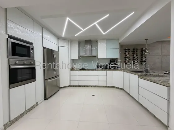 Hermosa Casa Duplex Totalmente Remodelada, Ubicada En Urbanización Privada Con Vigilancia Las 24 Horas En Venta En Ciudad Roca, Lara/ Y/v/y