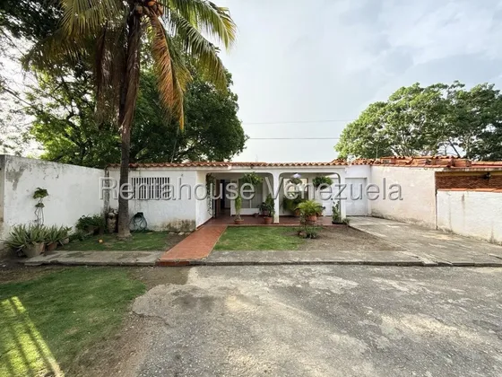 Sorangel Vargas Vende Comoda Casa Con Patio El Recreo Cabudare Mls #26-21517