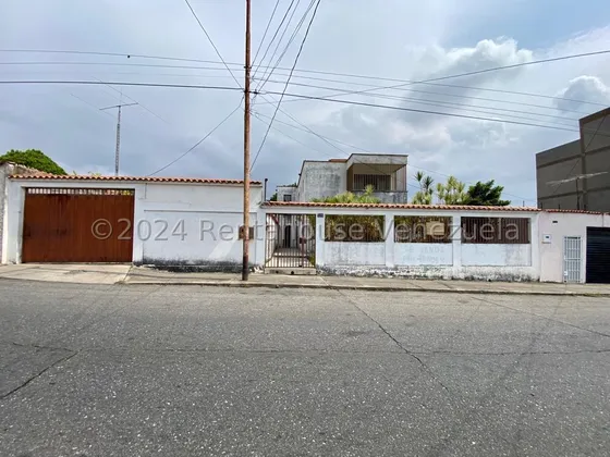 Casas En Venta Centro Este De Barquisimeto Estado Lara Cod.24-22302 Nd