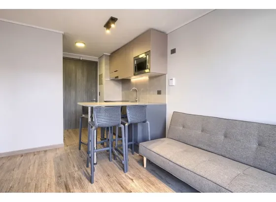 Arriendo Metro Cerrillos / Buzeta / Carlos Valdovinos
