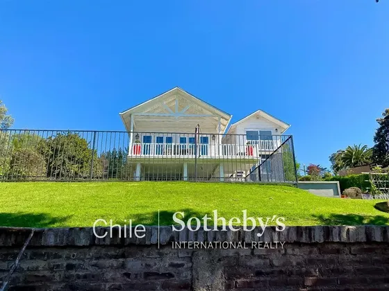 Moderna Casa De 2 Pisos, Con Pisicina, Y Vista Al Río Y Mar