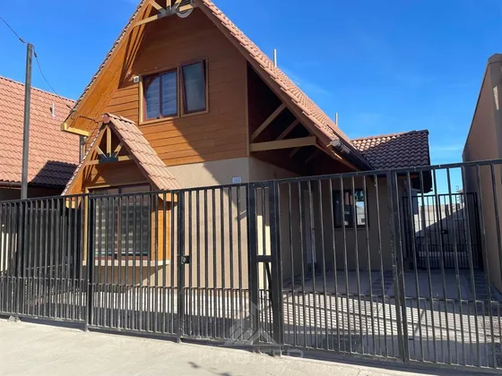 Casa En Arriendo De 4 Dorm. En Curicó