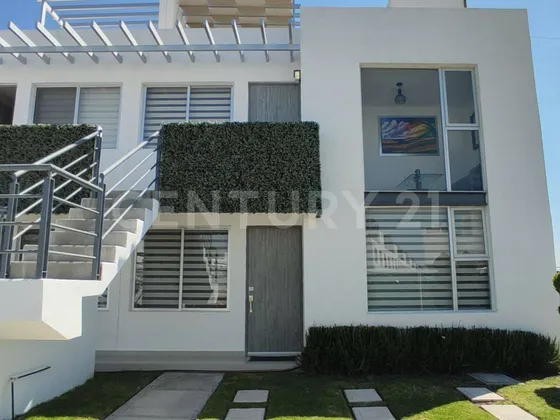 Casa Dúplex En Venta En Escobedo 12°80, Pedro Escobedo, Querétaro.