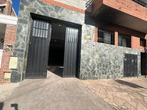 Departamento De Tres Ambientes Con Patio Lavadero En Piñeyro