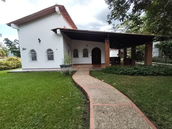 Casa En Venta En El Sector El Piñal El Limon