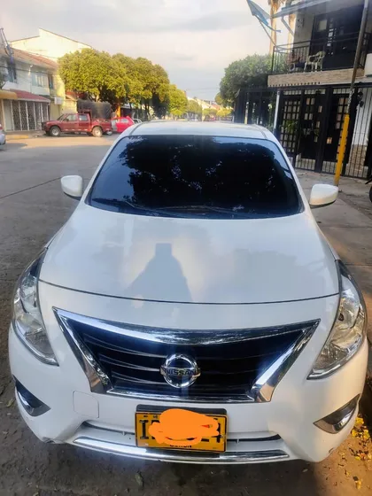 Nissan Versa 1.6 Sense