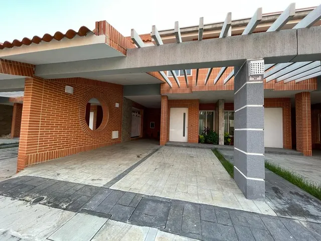 Venta De Imponente Y Lujoso Town House  En Viilas De Camoruco 