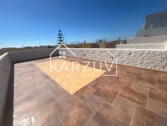 Amplia Casa Con Jardín En Zona Tranquila (173795)