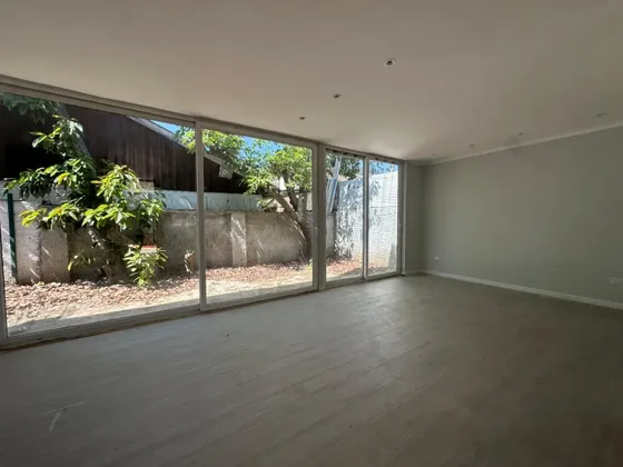 Moderno Townhouse Con Rooftop Y Paneles Solares