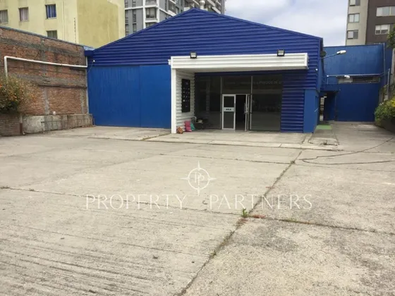 Local Comercial Con Estacionamientos