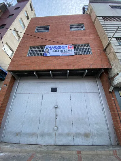 En Venta Amplio Local/edificio Comercial A Pie De Calle En La Avenida 5 De Julio De Puerto La Cruz Anzoategui