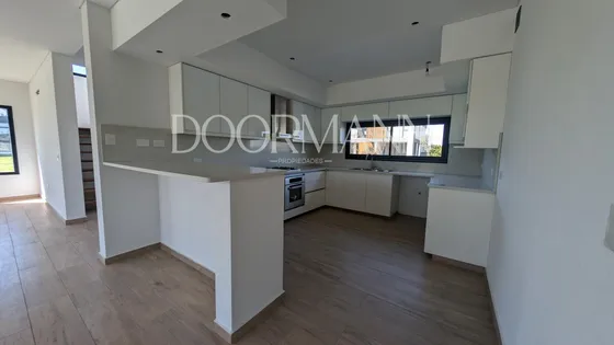 Casa En  Venta Puertos Ceibos A Estrenar Permuta 