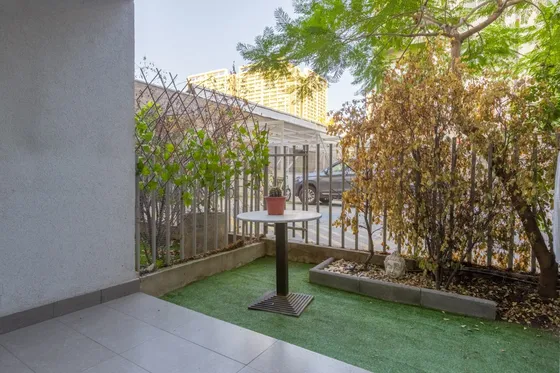 *** Departamento Con Jardin  Amoblado ***