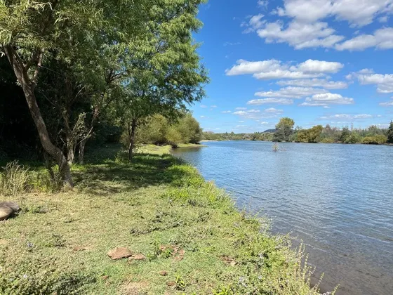 Naturaleza Imponente Y Comodidad Urbana Con Acceso A Río
