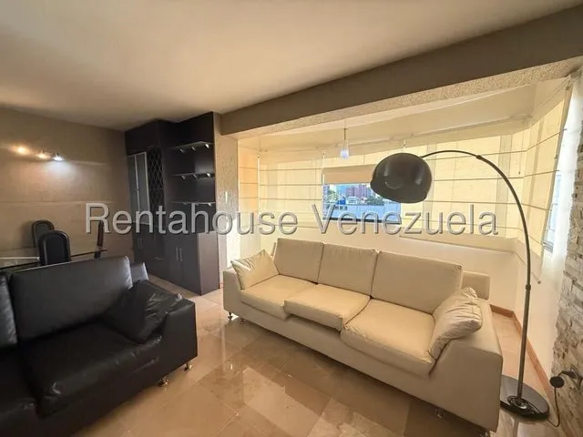 Mayra Lara Rah Alquila Amplio Y Moderno Apartamento En El Este De Barquisimeto, Urb. Nueva Segovia, 3 Hab., 3 Baños, 2 P/e, Planta Eléctrica, Amoblado, Aire Acondicionado