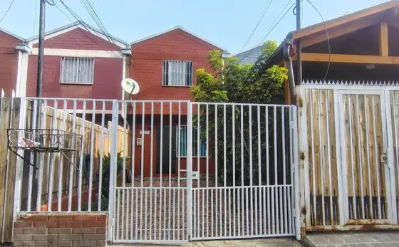 Casa 2 Pisos // Domingo Tocornal Con Av. Mexico