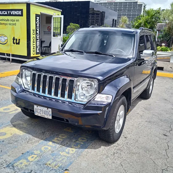 Jeep Cherokee Laredo- Automática