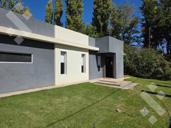 En Venta, Casa De 2 Dormitorios, B° El Manzanar, Plottier