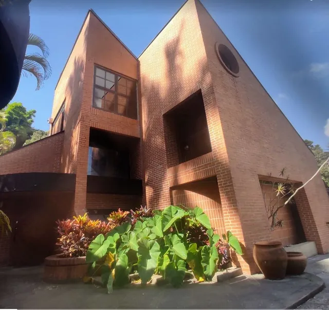Silvia Jaramillo Vende Moderna Casa Con Gran Parcela 4.000m2