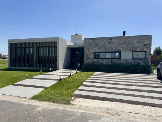 Casa En  Venta En El Barrio Lagos De Canning