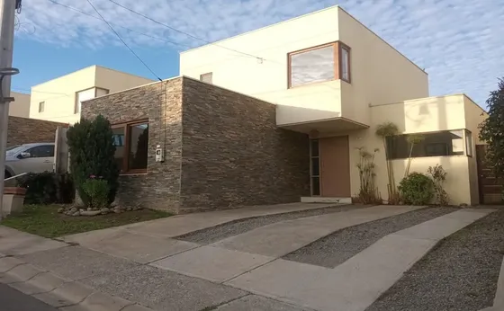 Venta De Amplia Propiedad Sector Norte, Villa Alemana