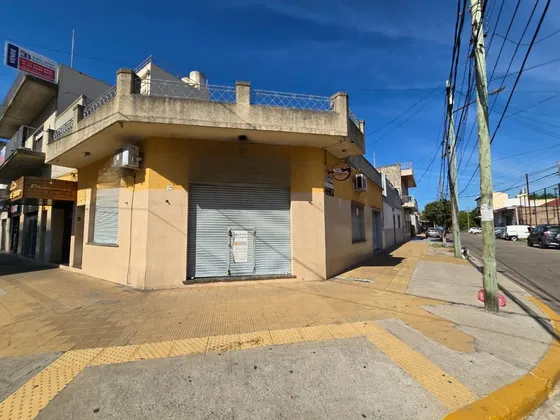 Dos Locales Y Un Departamento Con Cochera En Venta En Villa Bosch