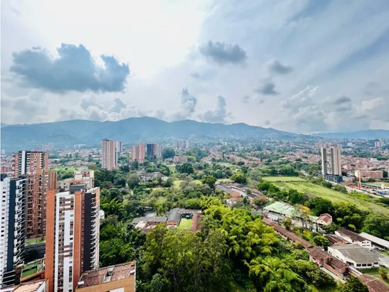 Venta De Apartamento Piso Alto En Unidad Cerrada En Suramérica  