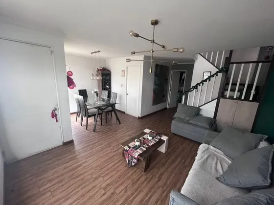 Se Vende Casa En Peñaflor, En Condominio
