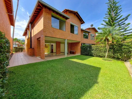 Casa En Arriendo Ubicada En Envigado Sector Intermedia (21886).