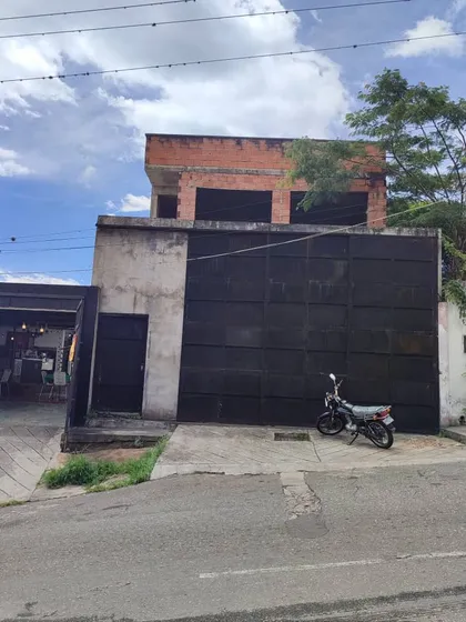 Galpón En Venta Barrio El Lobo