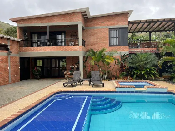Finca Moderna Km 42 Antes De Llegar Al Queremal