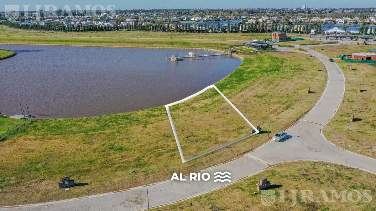 Riverside Plot for Sale in Bahía Villanueva