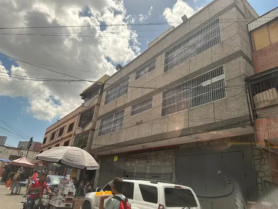 Edificio Con Fondo De Comercio Mayor Y Detal Calle 3 Catia