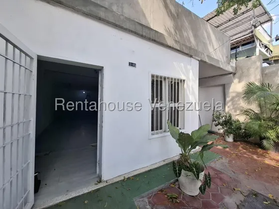 Potencial Local En Alquiler En Extraordinaria Zona Comercial Del Este De Barquisimeto Con Alto Trafico Vehicular Y Peatonal Para Una Excelente Visibilidad Se Entrega Frizado Y Pintado Contactame