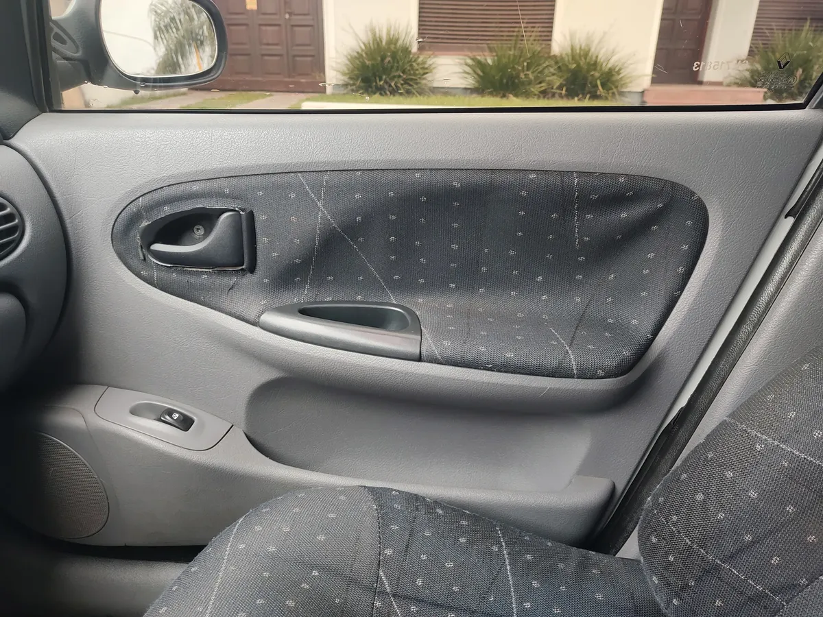 Renault Megane 1.6 16V Expression5444630673575219211