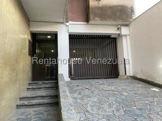 Hermoso Apartamento Remodelado En El Centro De Caracas Cod. 25-22250