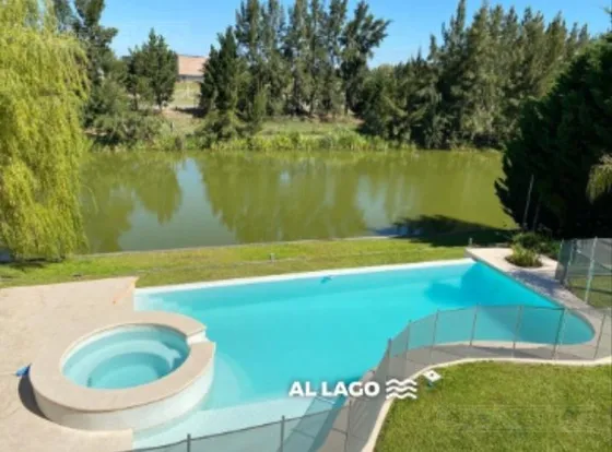 Casa Sobre Lote A La Laguna En Venta En Barrancas Del Lago