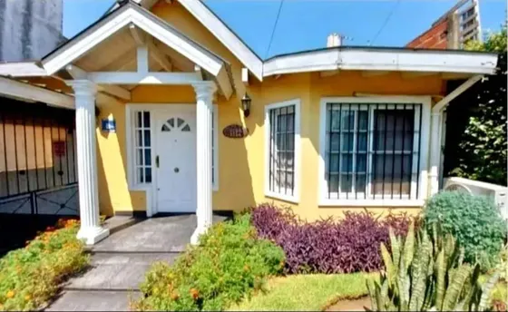 Casa En Venta - 3 Dormitorios 2 Baños - 62mts2 - Morón