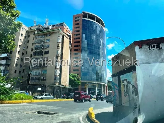Se Alquila Moderna Y Espaciosa Oficina En Los Dos Caminos Cod 25-9253 Rex