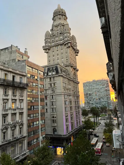 Dueña Alquila Apartamento Luminoso Sobre 18 De Julio, Con Hermosa Vista Del Palacio Salvo Y La Pza Independencia