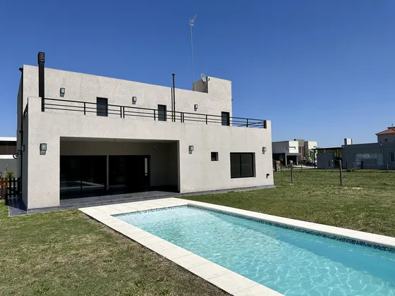 Casa En Venta En Barrio Santa Ines Canning