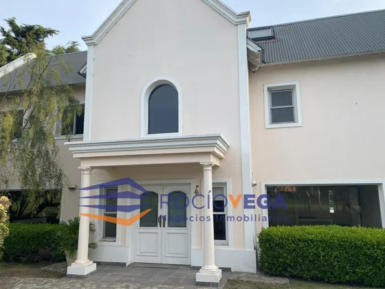 Casa En Venta En Campos De Alvarez