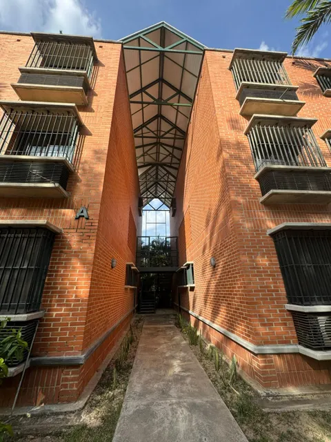 Se Alquila Apartamento Amoblado En Mañongo