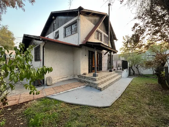 Casa En Venta De 5 Dorm. En Peñalolén