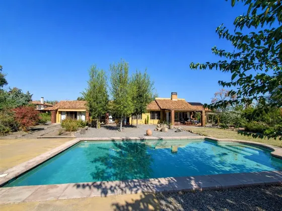 Casa En Venta Condominio El Polo 16.200 Uf Parcela
