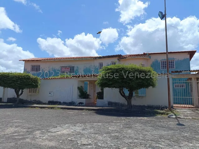 Hermosa Casa Estilo Country En Chillemex, Calle Ciega En Urbanizacion Cerrada.