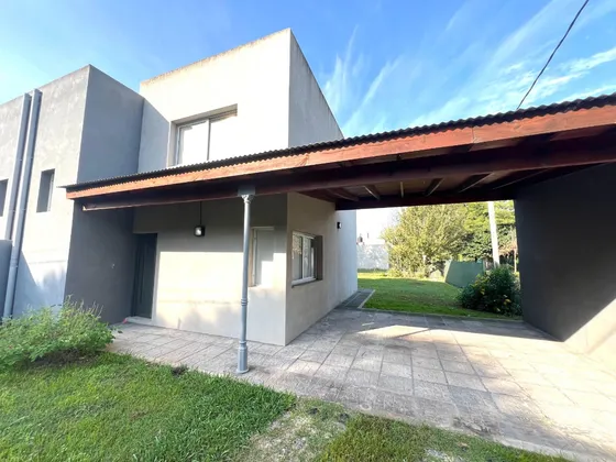 Impecable Casa Tipo Dúplex Sobre Esquina (barrio E. Echeverria)
