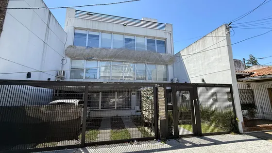 Oficina Comercial Con Jardin Y Terraza Propia En Venta - Villa Martelli