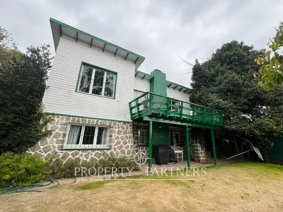 Casa Tradicional Con Hermosa Cabaña Independiente